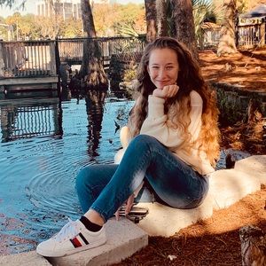 Meet your posher, Jocelyn